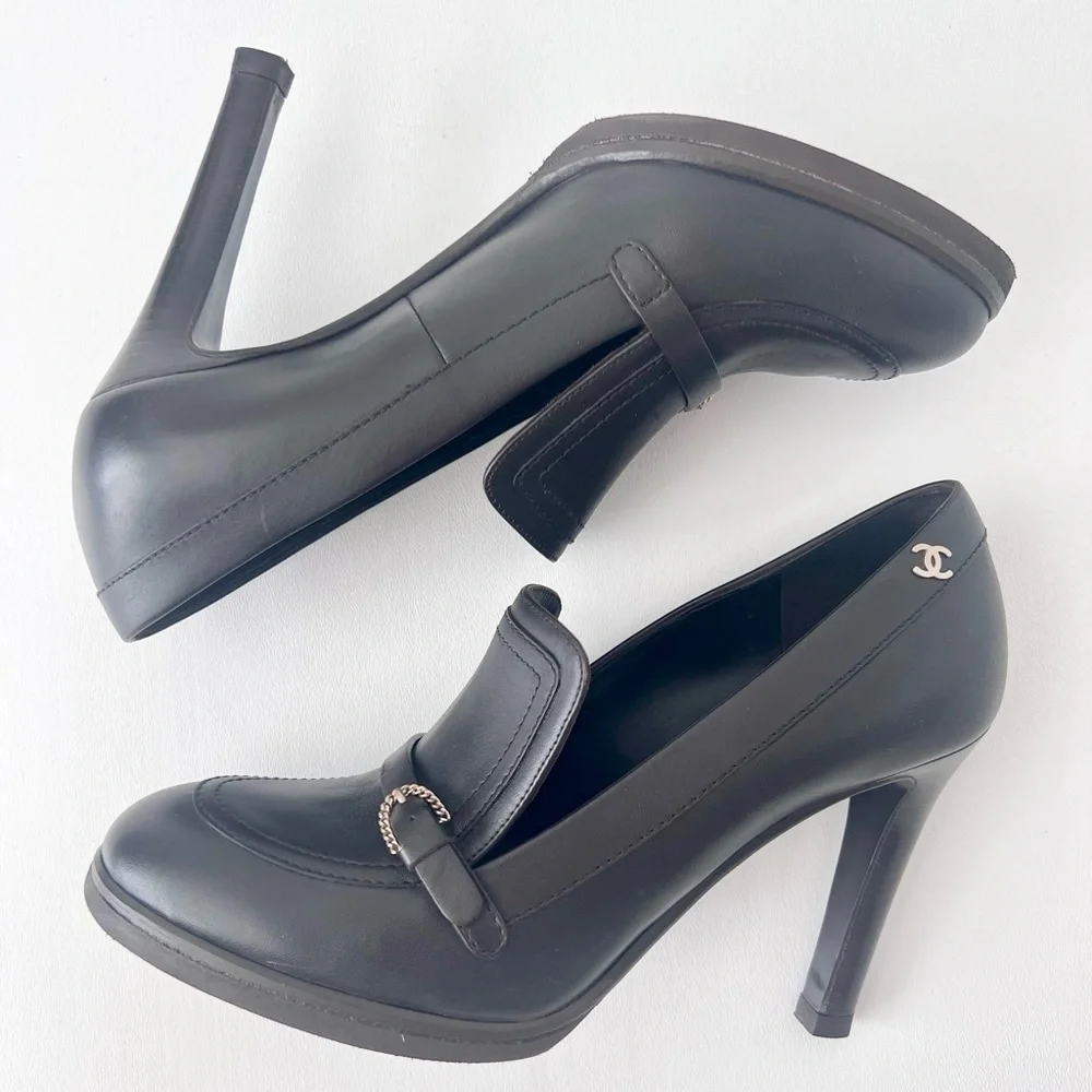 CHANEL || Dark Brown High Heel Loafer Pumps CC Logo Buckle Size EU 39